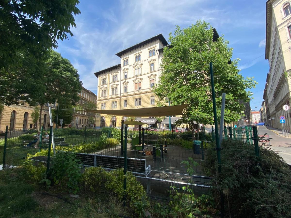 Urban Haven - 3 Beds, 3 Baths, Free Parking, Near Central Market Βουδαπέστη Εξωτερικό φωτογραφία