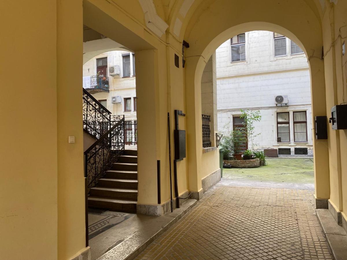 Urban Haven - 3 Beds, 3 Baths, Free Parking, Near Central Market Βουδαπέστη Εξωτερικό φωτογραφία