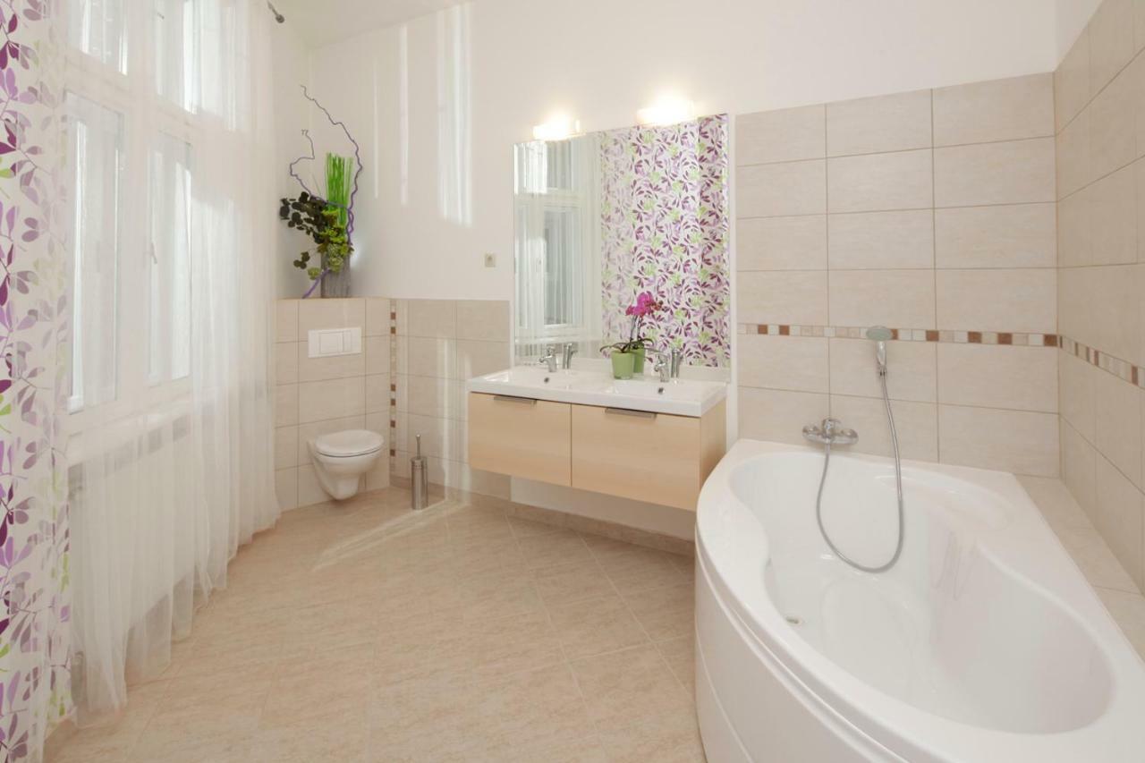 Urban Haven - 3 Beds, 3 Baths, Free Parking, Near Central Market Βουδαπέστη Εξωτερικό φωτογραφία
